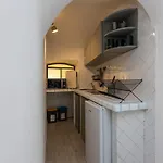 Apartman Guesthost - Rione Vi Parione Cozy Flat