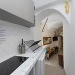 Guesthost - Rione Vi Parione Cozy Flat Apartman *