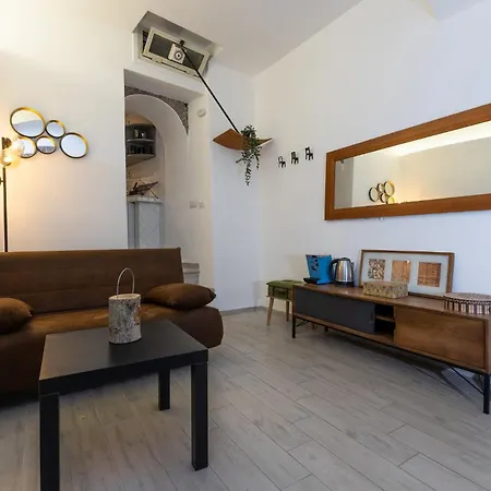 Guesthost - Rione Vi Parione Cozy Flat