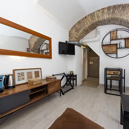 Apartman Guesthost - Rione Vi Parione Cozy Flat *