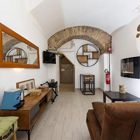 Guesthost - Rione Vi Parione Cozy Flat Apartman
