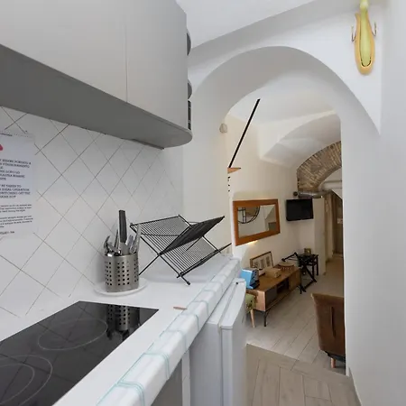 Guesthost - Rione Vi Parione Cozy Flat Appartement *