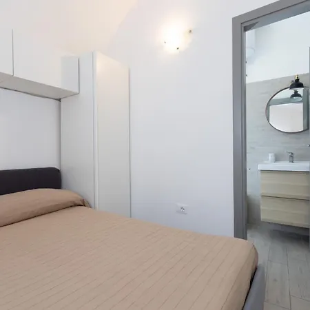 Guesthost - Rione Vi Parione Cozy Flat Appartement
