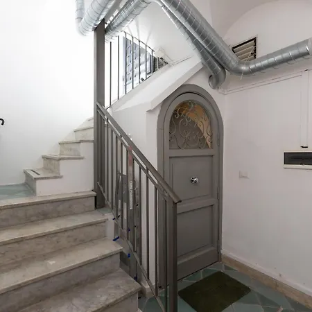 Guesthost - Rione Vi Parione Cozy Flat Appartement